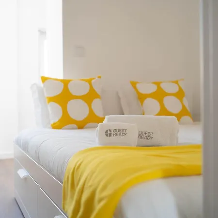 Appartamento Guestready - Captain's 3d Near Alfama Lisbona